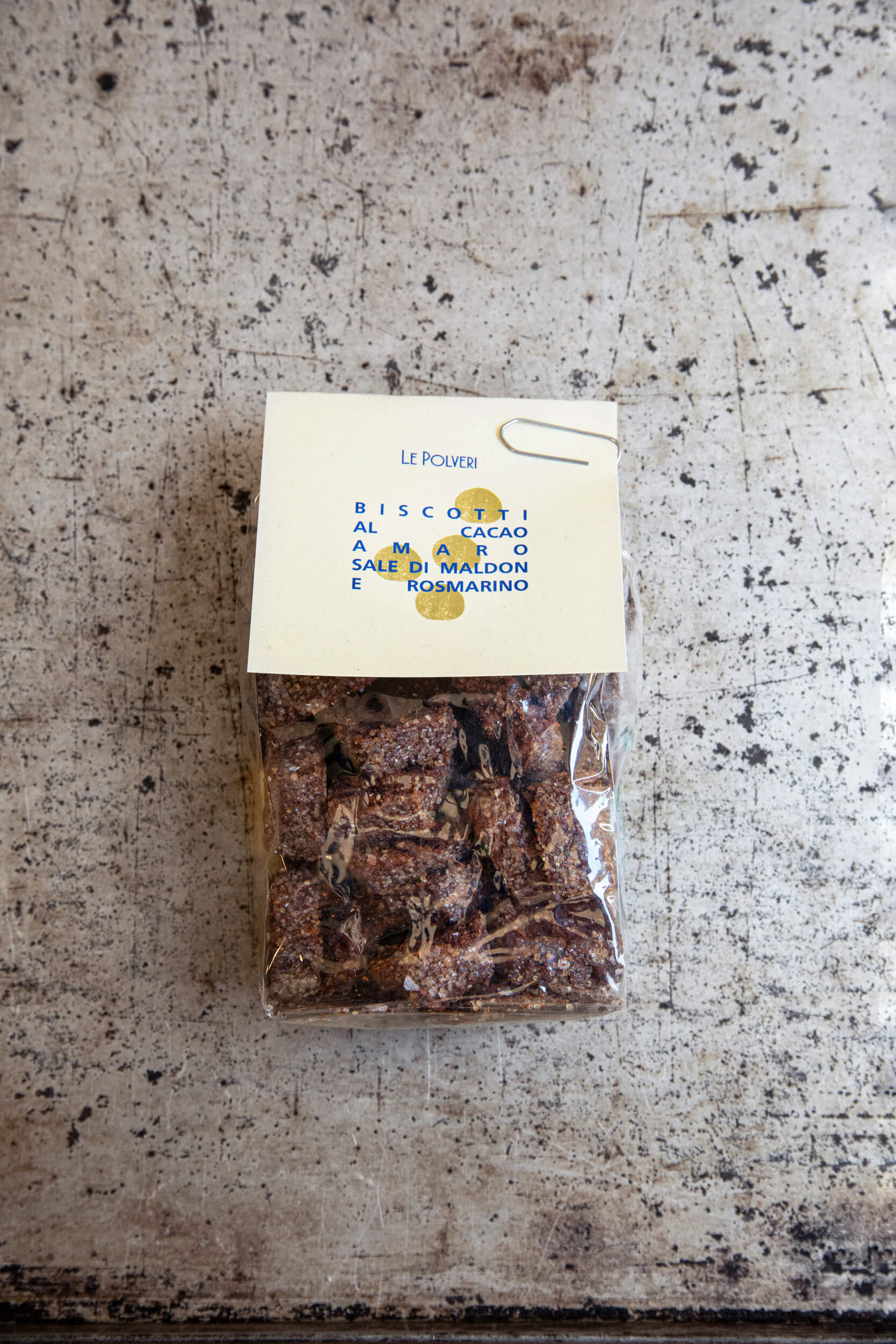 biscotti al cacao amaro sale di maldon e rosmarino le polveri 01
